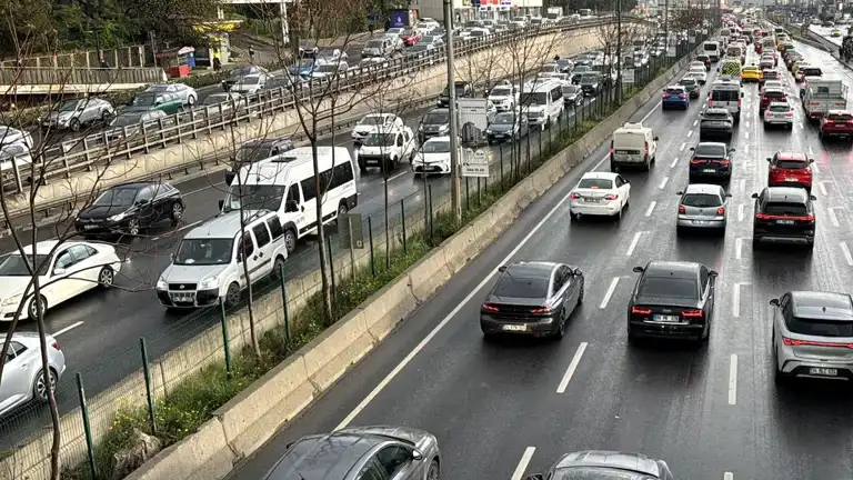 Ağustos'ta 215 Bin Araç Trafiğe Kayıt Oldu
